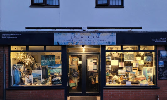 Summer Holiday Season Window Displays!