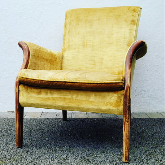 Upholstery class... vintage armchair transformation